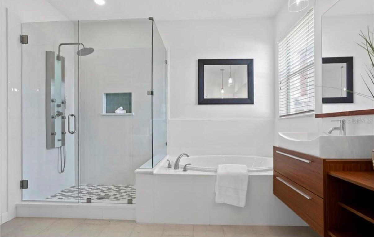 Master bathroom Master bathroom